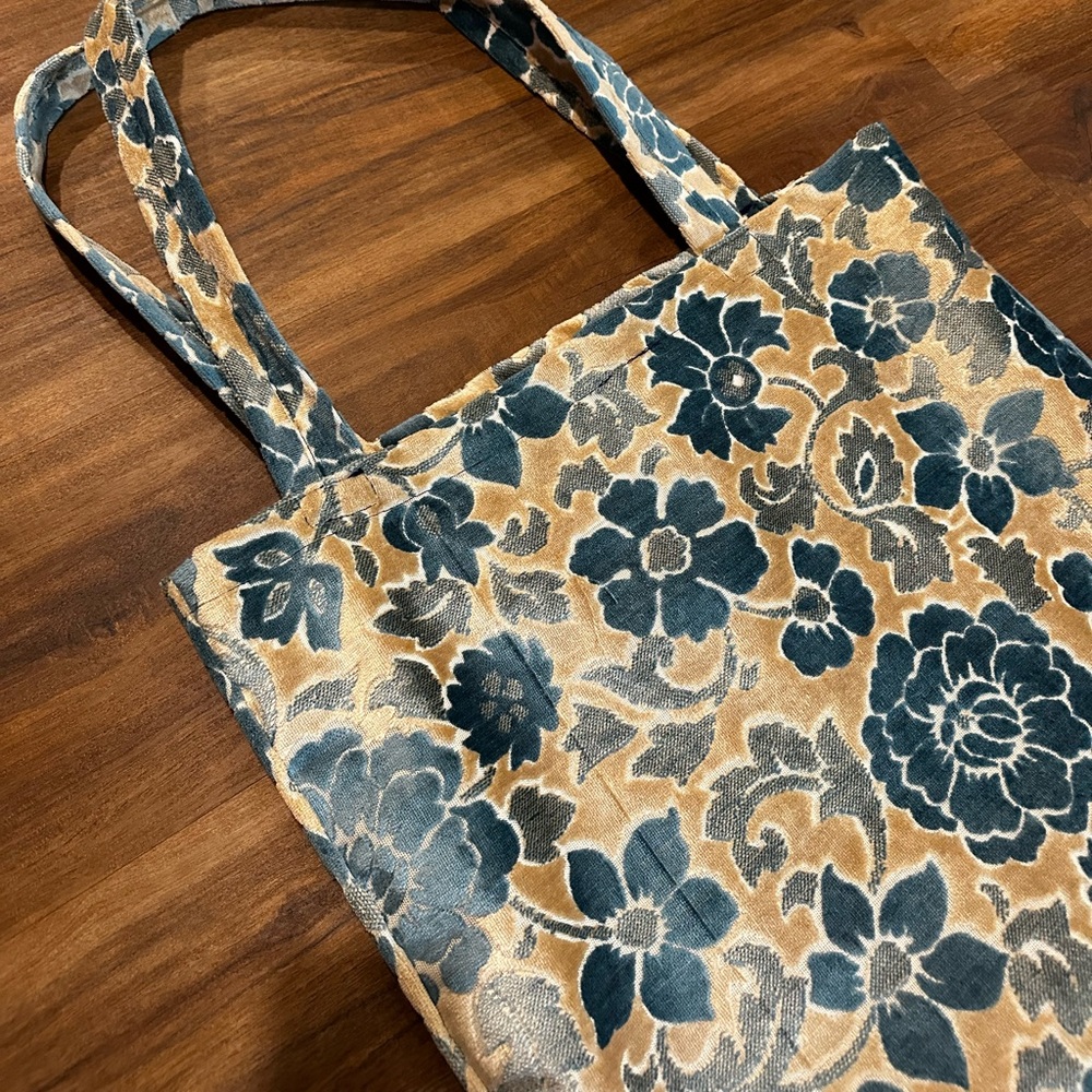 Oversized VINTAGE Tote - Picture 4 of 9